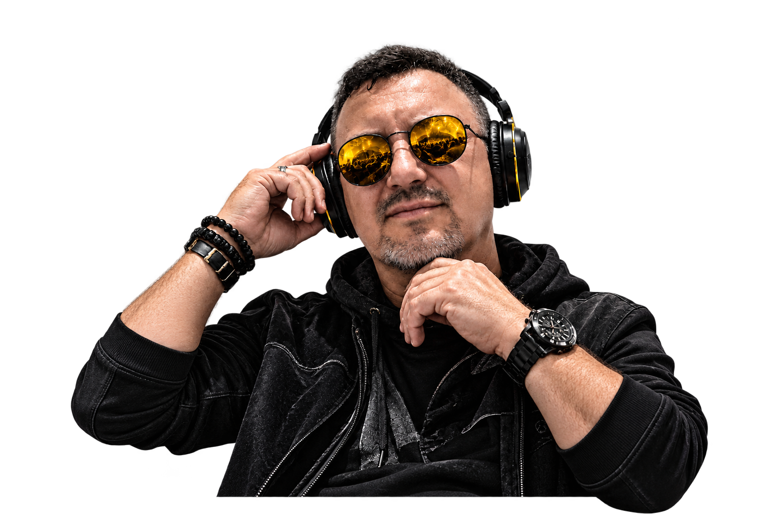 DJ DEN4IK в наушниках и очках